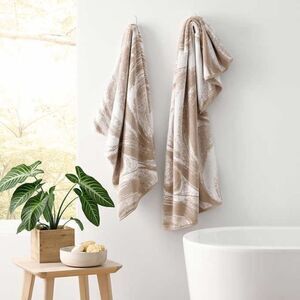 LOFT Spa Marble Cotton Bath Towel. Size 58”x30”